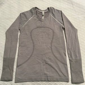 Lululemon Size 6 Black & White Stripe Swiftly Tech Long Sleeve Shirt